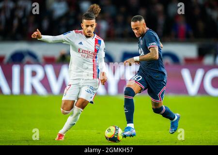 PARIJS, FRANCIA - SETTEMBRE 19: Malo gusto di Lione Olympique e Neymar di Parigi Saint-Germain durante la partita Ligue 1 tra Parigi Saint-Germain e Lione Olympique al Parc des Princes il 19 Settembre 2021 a Parijs, Francia (Foto di Geert van Erven/Orange Pictures) credito: Orange Pics BV/Alamy Live News Foto Stock