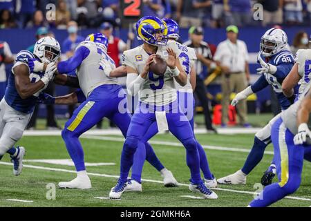 Indianapolis, Indiana, Stati Uniti. 19 Settembre 2021. Los Angeles Rams quarterback Matthew Stafford (9) passa dalla tasca nella partita tra i Los Angeles Rams e gli Indianapolis Colts al Lucas Oil Stadium, Indianapolis, Indiana. (Credit Image: © Scott Stuart/ZUMA Press Wire) Credit: ZUMA Press, Inc./Alamy Live News Foto Stock