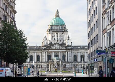 Municipio di Belfast da Donegall Place, City of Belfast, Irlanda del Nord, Regno Unito Foto Stock