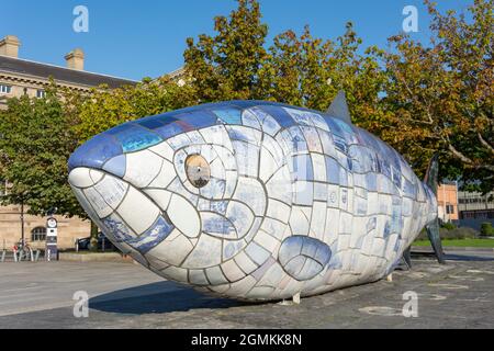 Il salmone della conoscenza (il grande pesce), Donegall Quay, Città di Belfast, Irlanda del Nord, Regno Unito Foto Stock