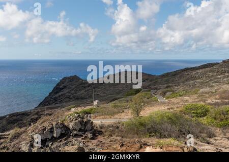 Vista panoramica ad est di Oahu lungo il sentiero Makapuu Point in prima mattinata, Hawaii Foto Stock