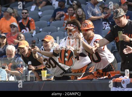 Chicago, Stati Uniti. 19 Settembre 2021. I tifosi di Cincinnati Bengals fanno il tifo della loro squadra durante i warmup al Soldier Field di Chicago domenica 19 settembre 2021. Gli orsi vincono il 20-17. Foto di Mark Black/UPI Credit: UPI/Alamy Live News Foto Stock