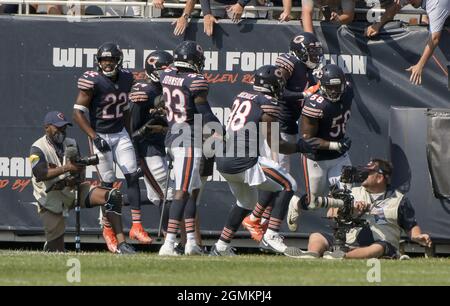 Chicago, Stati Uniti. 19 Settembre 2021. Chicago Bears linebacker Roquan Smith (58) celebra la sua intercezione contro i Cincinnati Bengals durante il quarto trimestre al Soldier Field di Chicago domenica 19 settembre 2021. Gli orsi vincono il 20-17. Foto di Mark Black/UPI Credit: UPI/Alamy Live News Foto Stock