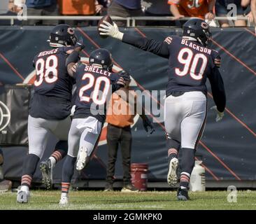 Chicago, Stati Uniti. 19 Settembre 2021. Chicago porta fine difensiva Angelo Blackson (90) celebra la sua intercessione contro i Cincinnati Bengals durante il quarto trimestre al Soldier Field di Chicago domenica 19 settembre 2021. Gli orsi vincono il 20-17. Foto di Mark Black/UPI Credit: UPI/Alamy Live News Foto Stock