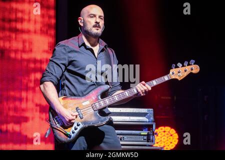 Verona, Italia. 19 Settembre 2021. Gabriele Lazzarotti durante il Diodato - l'Arena, concerto di musica cantante italiana a Verona, Italia, Settembre 19 2021 Credit: Agenzia fotografica indipendente/Alamy Live News Foto Stock