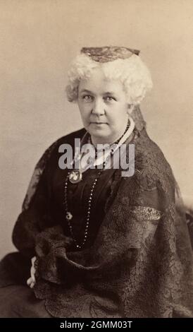 Elizabeth Cady Stanton (1815-1902), scrittore e attivista americano, un leader del movimento della destra delle donne degli Stati Uniti, ritratto a metà lunghezza, Napoleone Sarony, 1870 Foto Stock