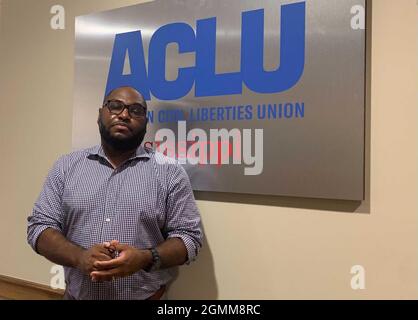 Jackson, Stati Uniti. 14 settembre 2021. Jarvis Dortch, capo dell'organizzazione per i diritti civili ACLU, è presente nell'ufficio dell'organizzazione. L'organizzazione si batte per il diritto all'aborto. Credit: Julia NAUE/dpa/Alamy Live News Foto Stock