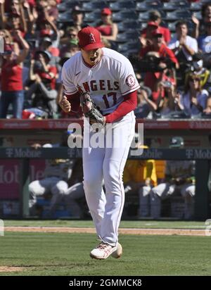 Anaheim, Stati Uniti. 19 Settembre 2021. Shohei Ohtani, lanciatore di Los Angeles Angels, celebra dopo aver colpito Matt Chapman di Oakland Athletics per terminare l'ottavo inning all'Angel Stadium di Anaheim ad Anaheim, California, domenica 19 settembre 2021. Ohtani ha colpito 10, ma è andato senza vino in partenze consecutive come gli Angeli perdere per l'Oakland Athletics nella serie finale di domenica 3-2. Foto di Jim Ruymen/UPI Credit: UPI/Alamy Live News Foto Stock