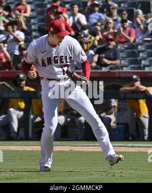 Anaheim, Stati Uniti. 19 Settembre 2021. Shohei Ohtani, lanciatore di Los Angeles Angels, celebra dopo aver colpito Matt Chapman di Oakland Athletics per terminare l'ottavo inning all'Angel Stadium di Anaheim ad Anaheim, California, domenica 19 settembre 2021. Ohtani ha colpito 10, ma è andato senza vino in partenze consecutive come gli Angeli perdere per l'Oakland Athletics nella serie finale di domenica 3-2. Foto di Jim Ruymen/UPI Credit: UPI/Alamy Live News Foto Stock