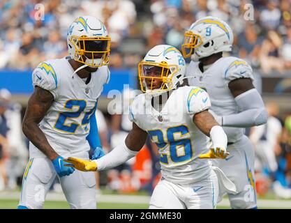 19 settembre 2021 Los Angeles Chargers Cornerback Asante Samuel Jr. (26) celebra dopo aver intercettato un pass durante la partita di football della NFL tra i Los Angeles Chargers e i Dallas Cowboys al SoFi Stadium di Inglewood, California. Credito fotografico obbligatorio : Charles Bao/CSM Foto Stock