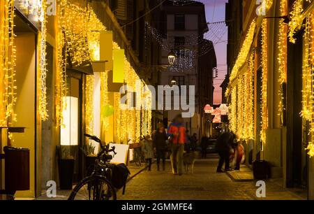 Illuminazione notturna di Natale di Parma in Italia Foto Stock