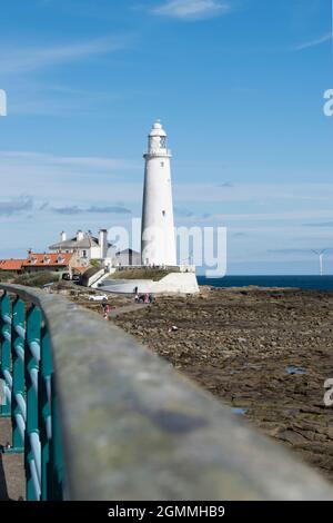 Faro di St Mary sulla costa nord-orientale a Whitley Bay Foto Stock