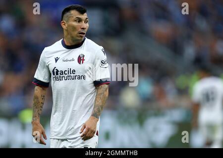 Milano, Italia. 18 settembre 2021. Gary Medel del Bologna FC si occupa della serie Di una partita tra FC Internazionale e Bologna FC . Foto Stock