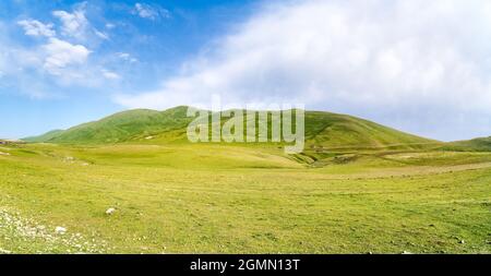 Passo di montagna nelle province di Shirak e Lori in Armenia Foto Stock