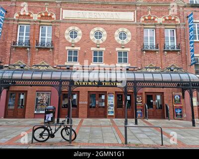 Cheltenham, settembre 2021: L'Everyman Theatre ha sede in Regent Street a Cheltenham. Progettato da Frank Matcham, è stato inaugurato il 1° ottobre 1891 Foto Stock