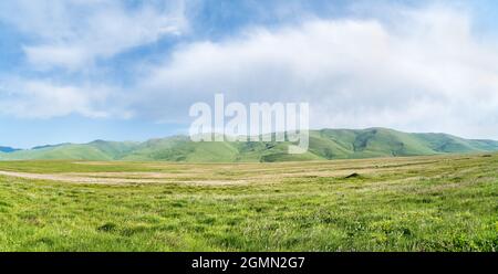 Passo di montagna nelle province di Shirak e Lori in Armenia Foto Stock