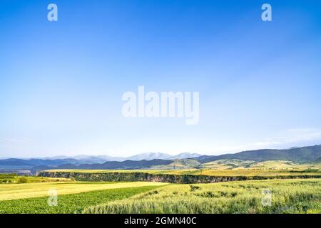 Passo di montagna nelle province di Shirak e Lori in Armenia Foto Stock