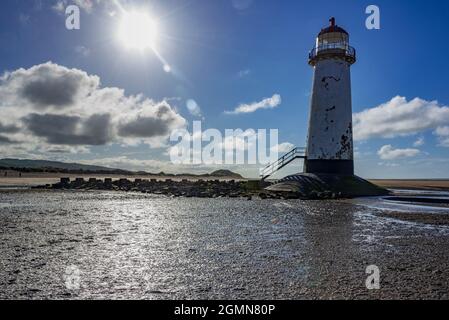 Il faro di Point of Ayr, il faro di AKA Talacre. Si tratta di un edificio classificato di grado II situato sul punto di Ayr, vicino al villaggio di Talacre in Nor Foto Stock