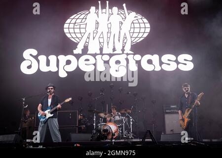 Newport, Isola di Wight, Regno Unito, domenica 19 settembre 2021 Supergrass si esibirà dal vivo al festival dell'Isola di Wight Seaclose Park. Credit: DavidJensen / Empowics Entertainment / Alamy Live News Foto Stock