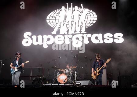 Newport, Isola di Wight, Regno Unito, domenica 19 settembre 2021 Supergrass si esibirà dal vivo al festival dell'Isola di Wight Seaclose Park. Credit: DavidJensen / Empowics Entertainment / Alamy Live News Foto Stock