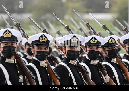 Santiago, Cile. 19 Settembre 2021. I soldati prendono parte ad una parata militare annuale per celebrare la Giornata delle Glorie dell'Esercito al parco o'Higgins, a Santiago, Cile, il 19 settembre 2021. Credit: Jorge Villegas/Xinhua/Alamy Live News Foto Stock