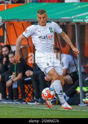 Louis Jordan BEYER (# 15, MG). Calcio, FC Augsburg - Borussia Mvšnchengladbach 1: 0, Calcio Bundesliga, 5 ° giorno di partita, stagione 2021-2022, il 18 settembre, 2021 ad Augsburg, WWKARENA, Germania. Le normative DFL vietano l'uso di fotografie come sequenze di immagini e/o quasi-video. ¬ Foto Stock