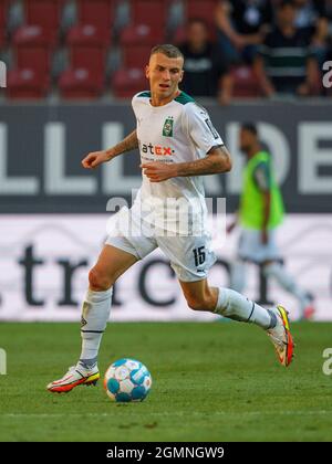 Louis Jordan BEYER (# 15, MG). Calcio, FC Augsburg - Borussia Mvšnchengladbach 1: 0, Calcio Bundesliga, 5 ° giorno di partita, stagione 2021-2022, il 18 settembre, 2021 ad Augsburg, WWKARENA, Germania. Le normative DFL vietano l'uso di fotografie come sequenze di immagini e/o quasi-video. ¬ Foto Stock