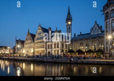 Historisches Zentrum von Gent am Abend, Gansei Kai, Rathaus der Vrije Schippers, mittelalterliche Häuser, Gent, Flandern, Belgien, Europa Foto Stock