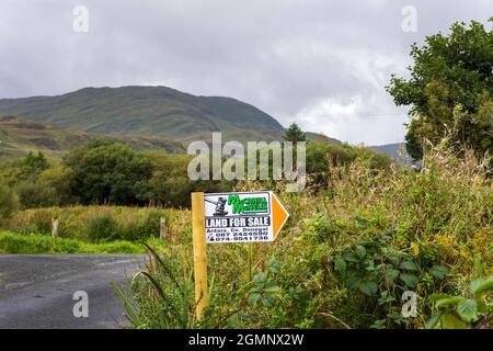 Segnaletica, segnaletica, terreno in vendita. Ardara, Contea di Donegal, Irlanda Foto Stock