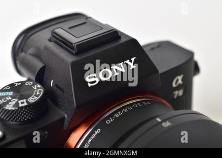 Delhi, india - 7 settembre 2020: Primo piano del logo Sony sulla fotocamera Foto Stock