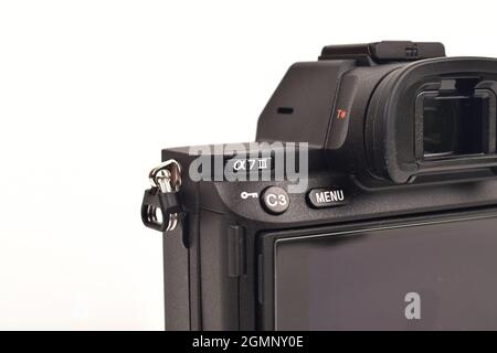 Delhi, India - 8 settembre 2020: Chiusura del branding a7III sulla fotocamera sony Foto Stock