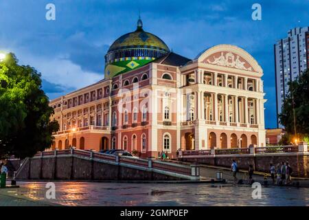 MANAUS, BRASILE - 26 LUGLIO 2015: Teatro Amazonas, famoso teatro edificio a Manaus, Brasile Foto Stock