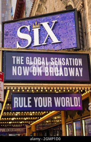 'Six' Marquee al Teatro Brooks Atkinson di Times Square, NYC, USA, 2021 Foto Stock