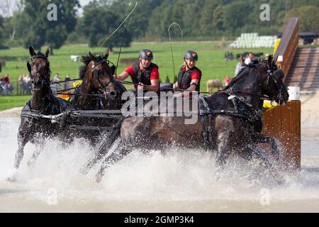 Aquisgrana, Germania. 18 settembre 2021. Team Michael BRAUCHLE (GER), azione in acqua, guida, quattro anni, test maratona F3: Premio di Schwartz GmbH, il 18 settembre 2021, World Equestrian Festival, CHIO Aachen 2021 dal 10 al 19 settembre 2021 ad Aachen/Germania; credito: dpa/Alamy Live News Foto Stock