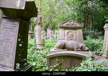 tom sayers il pugile con il leone il suo cane sul cimitero grave highgate ovest N6 nord londra inghilterra Regno Unito Foto Stock