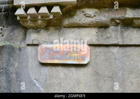 Il columbarium nel cimitero ad ovest di highgate con i visitatori in tour autoguidato N6 nord londra inghilterra Regno Unito Foto Stock