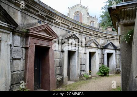 Il columbarium nel cimitero ad ovest di highgate con i visitatori in tour autoguidato N6 nord londra inghilterra Regno Unito Foto Stock