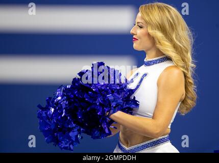 Indianapolis, Indiana, Stati Uniti. 19 Settembre 2021. Indianapolis Colts cheerleader durante la partita di football NFL tra i Los Angeles Rams e gli Indianapolis Colts al Lucas Oil Stadium di Indianapolis, Indiana. Los Angeles sconfisse Indianapolis 27-24. John Mersies/CSM/Alamy Live News Foto Stock