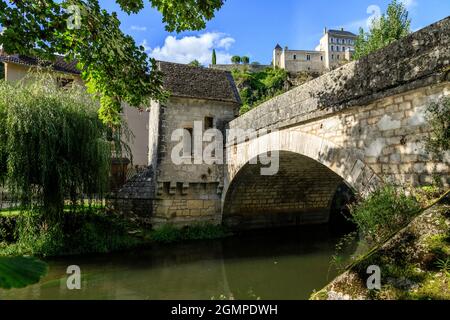 Francia, Yonne, Canal du Nivernais, Mailly le Chateau, Saint Nicolas Chapel // Francia, Yonne (89), Canal du Nivernais, Mailly-le-Château, chapelle Sain Foto Stock