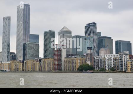 Una vista generale di Canary Wharf come visto da Groenlandia Dock, Londra Foto Stock