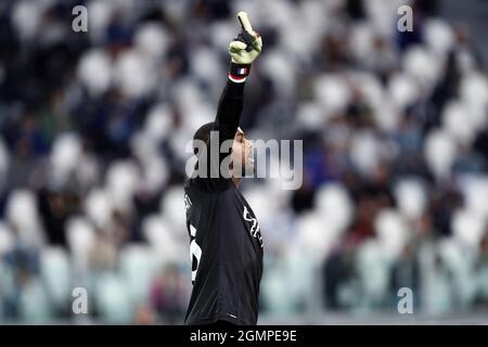 Torino, Italia. 19 settembre 2021. Mike Maignan di AC Milan si fa avanti durante la serie A match tra Juventus FC e AC Milan. Foto Stock