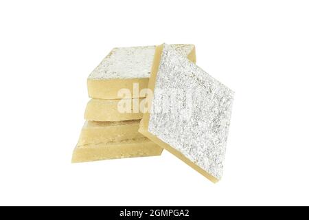 Kaju Katli isolato su sfondo bianco con Clipping Path Foto Stock