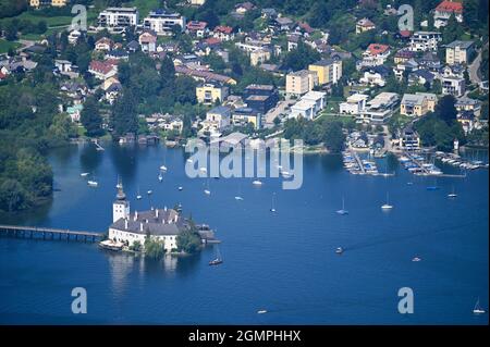 Vista panoramica del castello Schloss Ort Orth sul lago Traunsee a Gmunden alta Austria Foto Stock