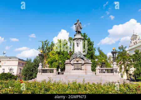 Pomnik Adama Mickiewicza, Monumento di Adam Mickiewicz, , Krakowskie Przedmieście, Varsavia, Polonia Foto Stock