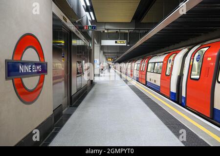 London Underground ha aperto di recente la stazione di Nine Elms sulla Northern Line, Londra, Inghilterra Regno Unito Foto Stock