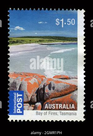 Il francobollo stampato in Australia mostra l'immagine della baia dei fuochi, Tasmania, circa 2010. Foto Stock