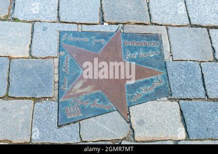 Opole, Polonia - 4 giugno 2021: Stella della band polacca Trubadurzy alla Walk of Fame di Opole conosciuta come Aleja Gwiazd Festibalu Polskiej Piosenki. Foto Stock