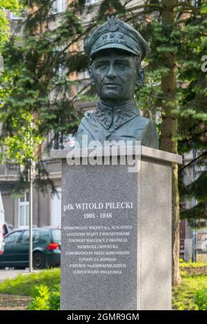 Gorzow Wielkopolski, Polonia - 1 giugno 2021: Busto di Witold Pilecki (nome in codice Roman Jezierski, Tomasz Serafinski, Druh, Witold). Foto Stock