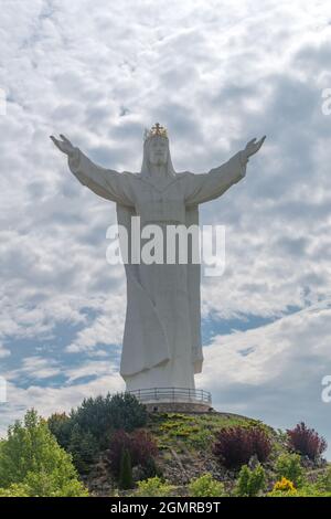 Swiebodzin, Polonia - 1 giugno 2021: La statua più alta del mondo di gesù Cristo. Foto Stock