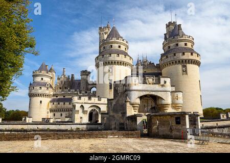 Il famoso castello francese 'Château de Pierrefonds' situato nel comune di Pierrefonds nel dipartimento Oise (Piccardia) di Francia. Foto Stock